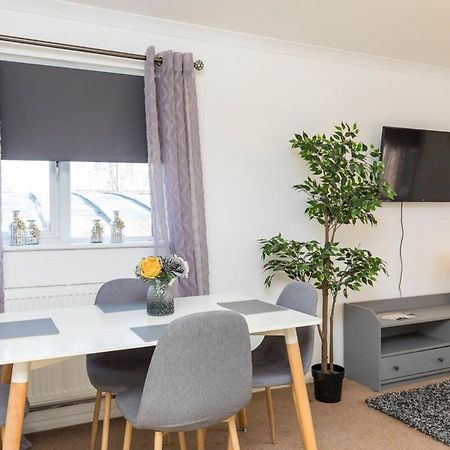 19A The Broadwalk - Cozy 1Br In The Heart Of Crawley Near Gatwick Airport Great For Contractors And Flight Crew Students Villa Dış mekan fotoğraf