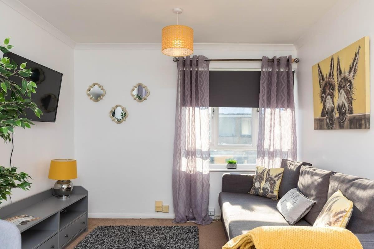 19A The Broadwalk - Cozy 1Br In The Heart Of Crawley Near Gatwick Airport Great For Contractors And Flight Crew Students Villa Dış mekan fotoğraf