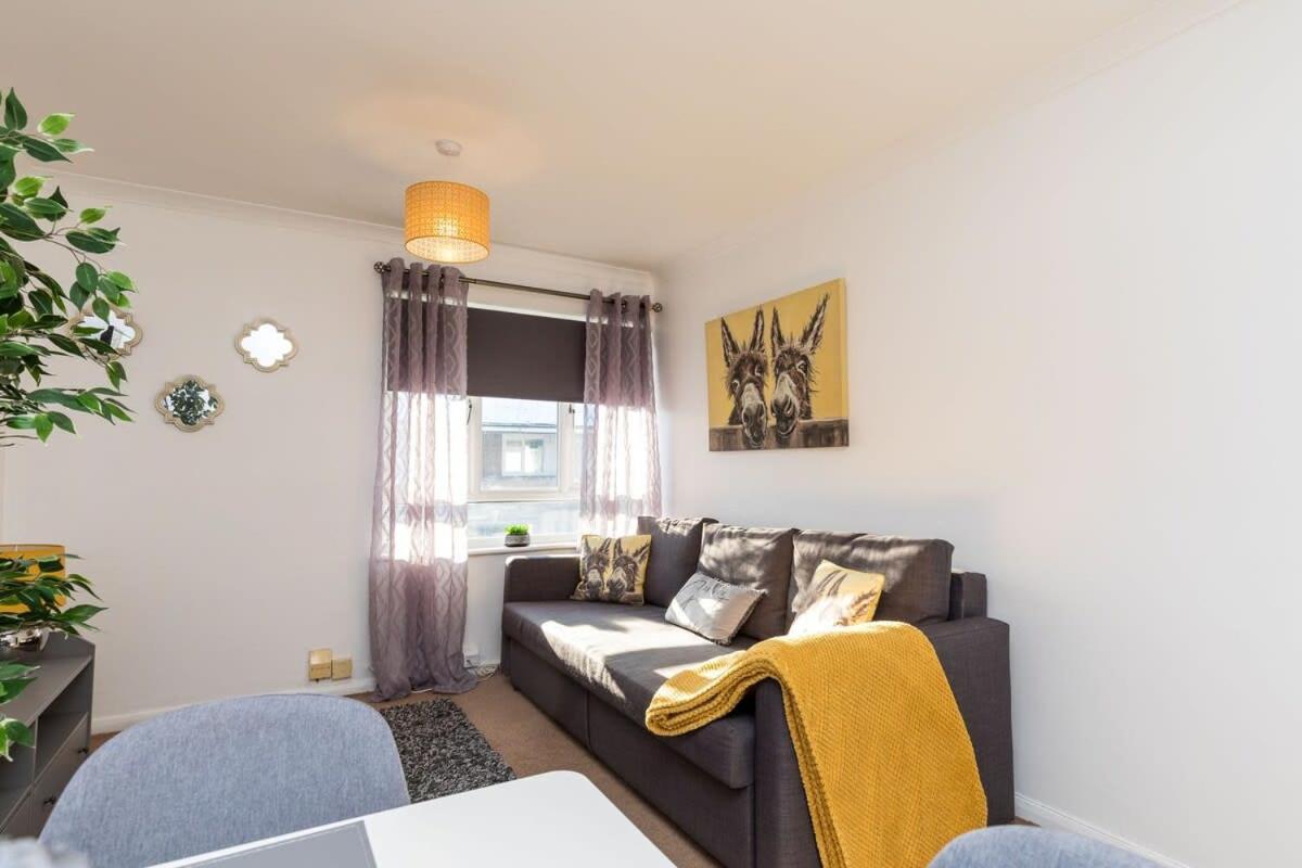 19A The Broadwalk - Cozy 1Br In The Heart Of Crawley Near Gatwick Airport Great For Contractors And Flight Crew Students Villa Dış mekan fotoğraf