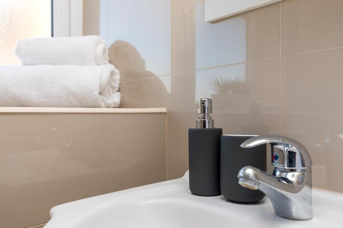 19A The Broadwalk - Cozy 1Br In The Heart Of Crawley Near Gatwick Airport Great For Contractors And Flight Crew Students Villa Dış mekan fotoğraf