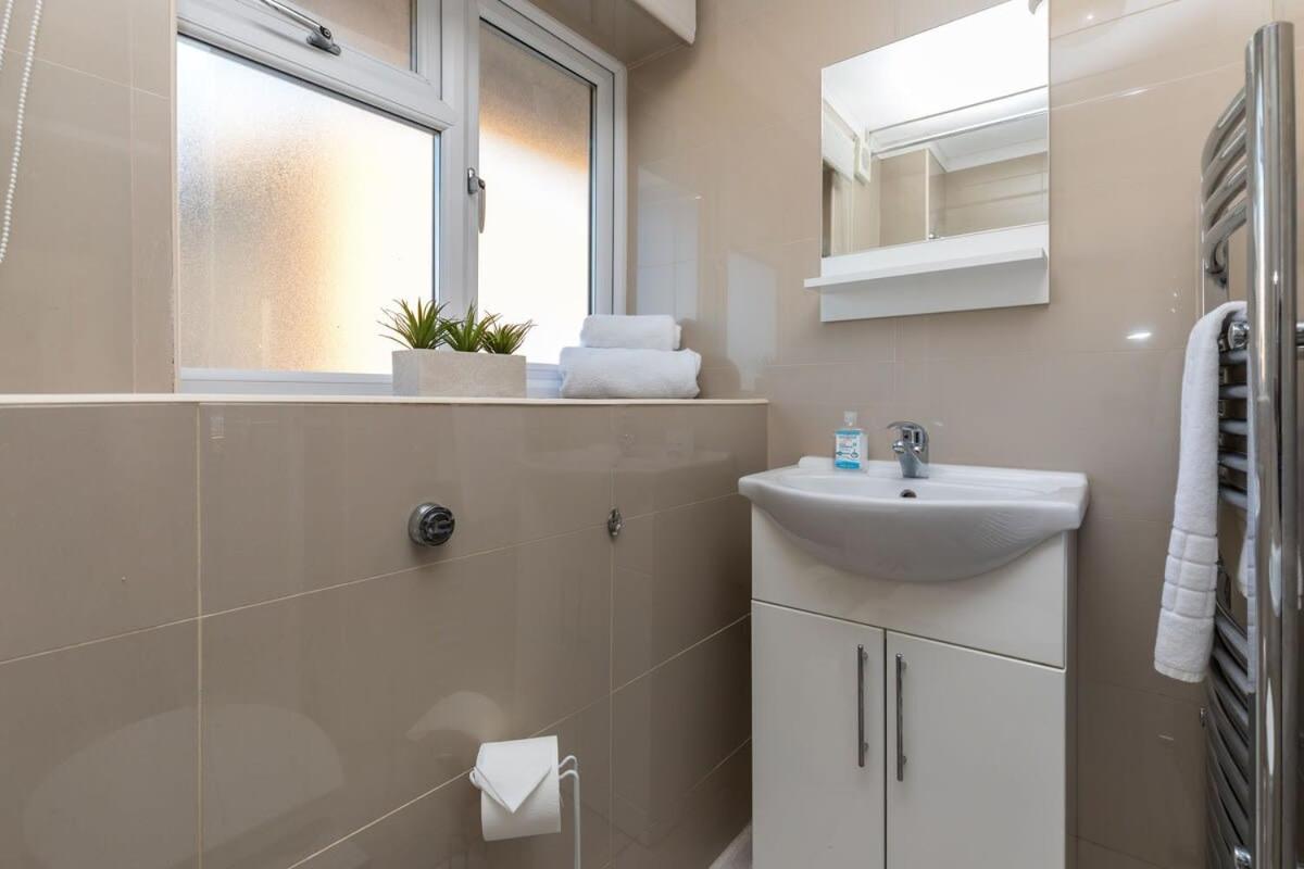 19A The Broadwalk - Cozy 1Br In The Heart Of Crawley Near Gatwick Airport Great For Contractors And Flight Crew Students Villa Dış mekan fotoğraf