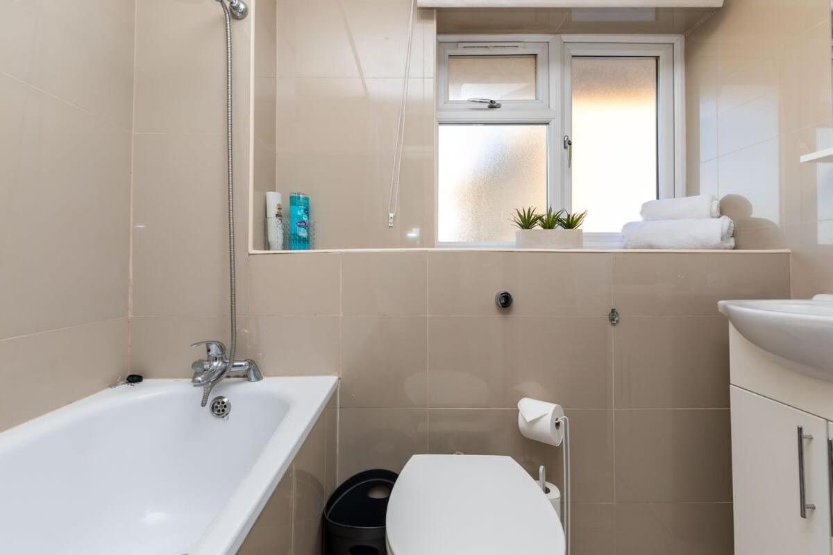 19A The Broadwalk - Cozy 1Br In The Heart Of Crawley Near Gatwick Airport Great For Contractors And Flight Crew Students Villa Dış mekan fotoğraf