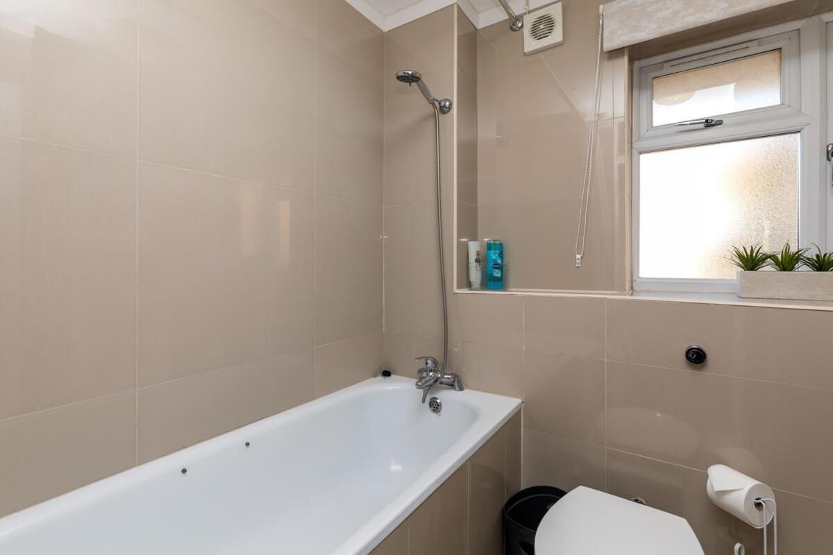 19A The Broadwalk - Cozy 1Br In The Heart Of Crawley Near Gatwick Airport Great For Contractors And Flight Crew Students Villa Dış mekan fotoğraf