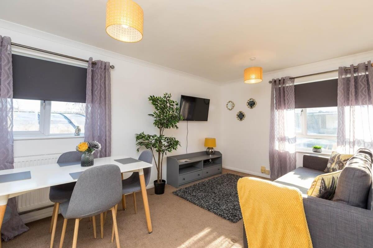 19A The Broadwalk - Cozy 1Br In The Heart Of Crawley Near Gatwick Airport Great For Contractors And Flight Crew Students Villa Dış mekan fotoğraf