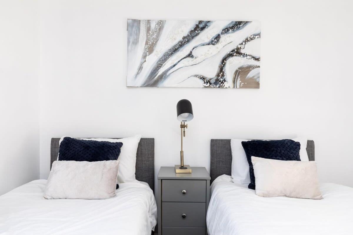 19A The Broadwalk - Cozy 1Br In The Heart Of Crawley Near Gatwick Airport Great For Contractors And Flight Crew Students Villa Dış mekan fotoğraf
