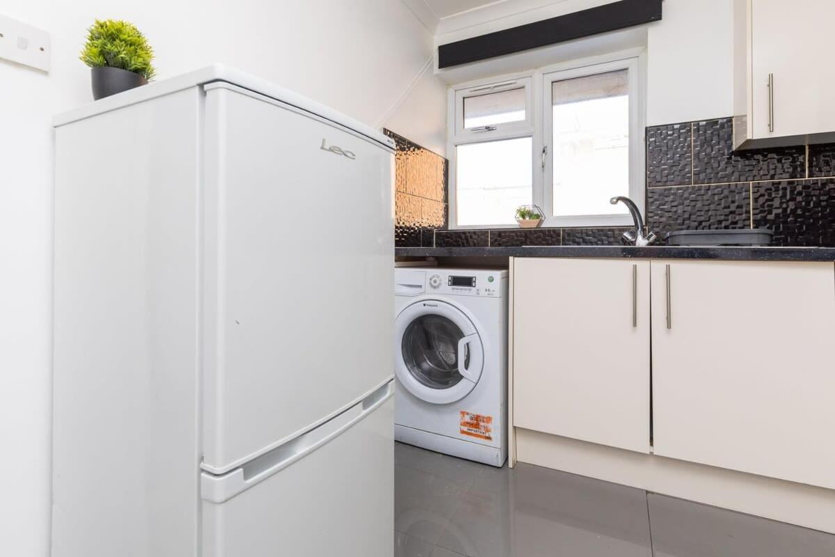 19A The Broadwalk - Cozy 1Br In The Heart Of Crawley Near Gatwick Airport Great For Contractors And Flight Crew Students Villa Dış mekan fotoğraf