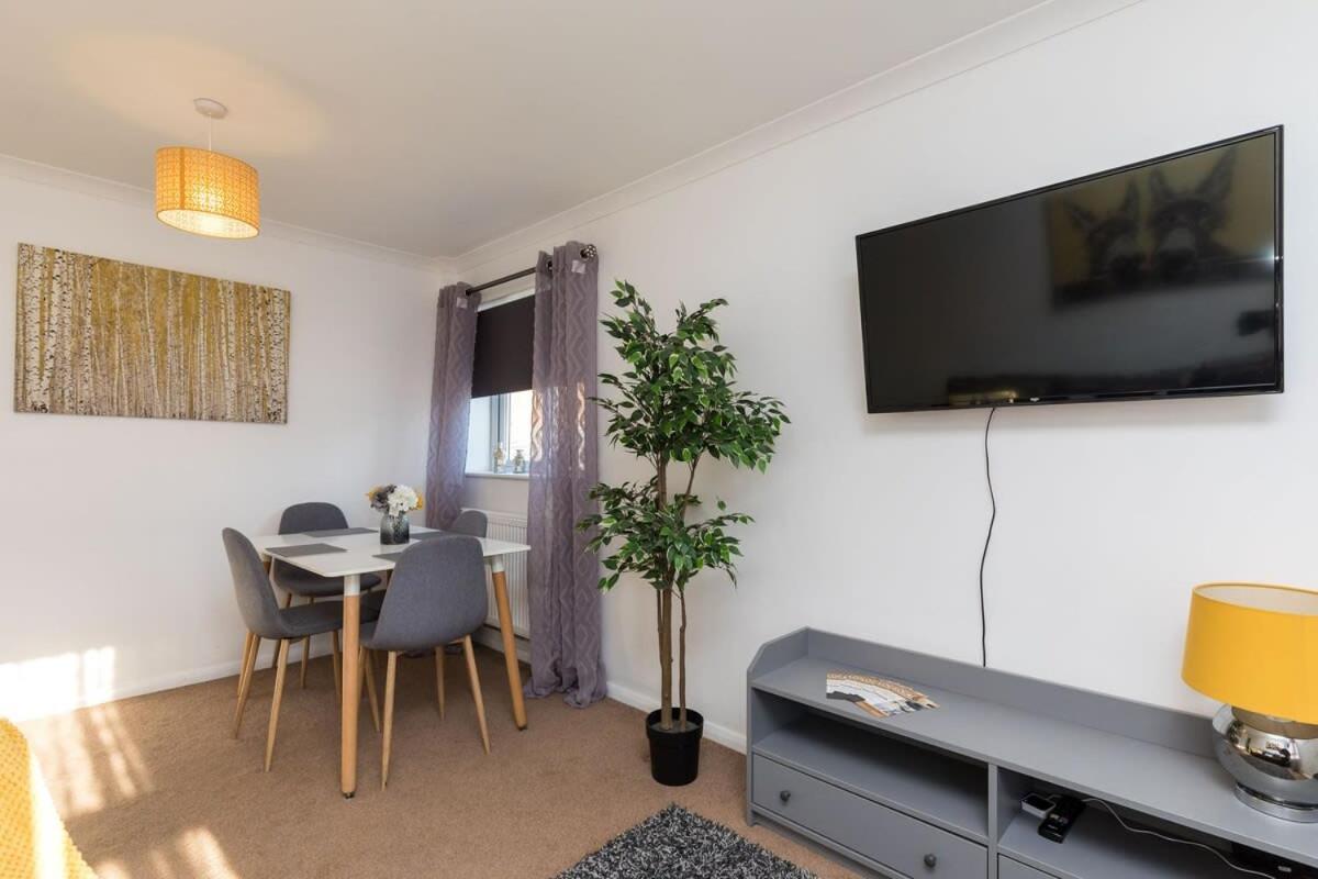 19A The Broadwalk - Cozy 1Br In The Heart Of Crawley Near Gatwick Airport Great For Contractors And Flight Crew Students Villa Dış mekan fotoğraf
