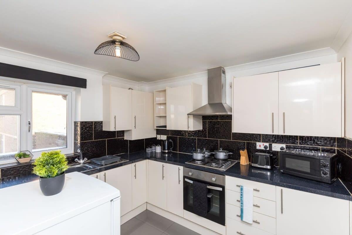 19A The Broadwalk - Cozy 1Br In The Heart Of Crawley Near Gatwick Airport Great For Contractors And Flight Crew Students Villa Dış mekan fotoğraf
