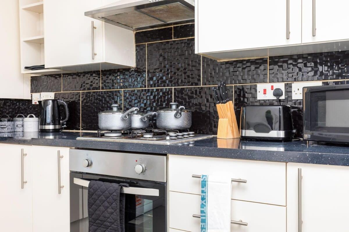 19A The Broadwalk - Cozy 1Br In The Heart Of Crawley Near Gatwick Airport Great For Contractors And Flight Crew Students Villa Dış mekan fotoğraf